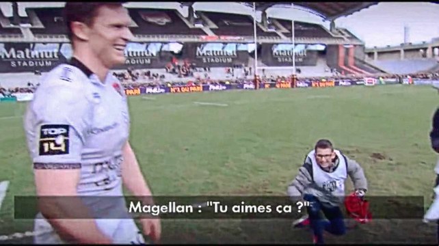 Un jeune supporteur lyonnais imite le Ash Splash de Chris Ashton devant lui