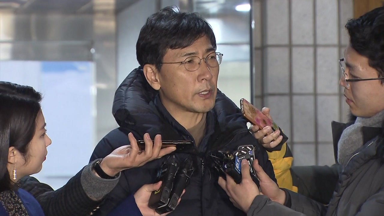 안희정 9시간 반 조사받고 귀가...피해자에 "미안하다" / YTN