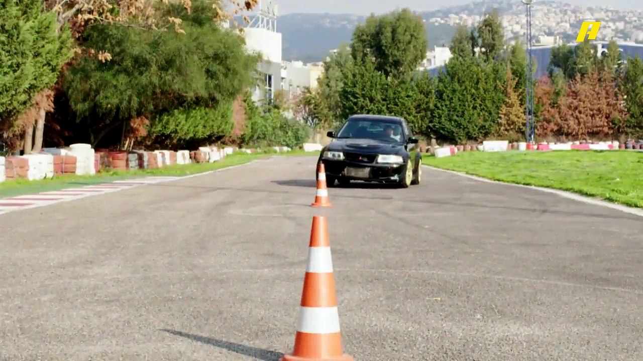 شاهد منافسة حامية بين جيلين من سيارات ميتسوبيشي مع عبدو فغالي