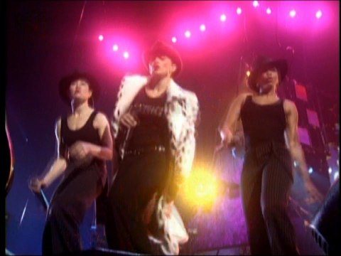 Madonna – Holiday | Live: 2001 | Madonna: Drowned World Tour 2001