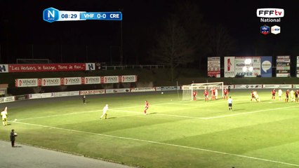 Corner bien frappé mais une faute offensive est sifflée