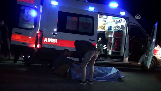 İşçileri taşıyan midibüs bariyerlere çarptı: 1 ölü, 10 yaralı - ANTALYA