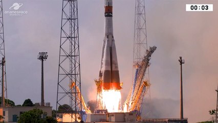 Foguete Soyuz decola na Guiana