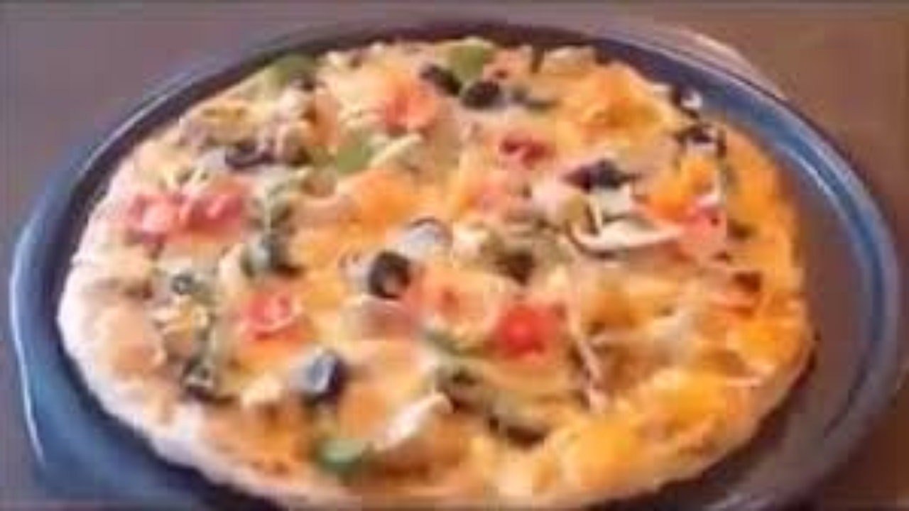 How To Make Pizza On Pan Or Tawa Recipe by Robina irfan.