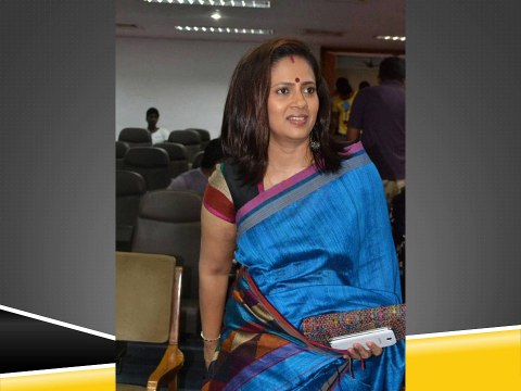 Zee Tamil Solvathellam Unmai Lakshmi Ramakrishnan Unseen Photos