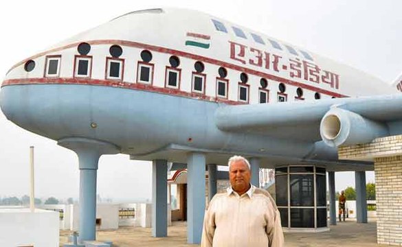 दुनिया का एक ऐसा अनोखा अमीरो का गांव जहाँ हर एक घर पर है हवाई जहाज II Airoplane village