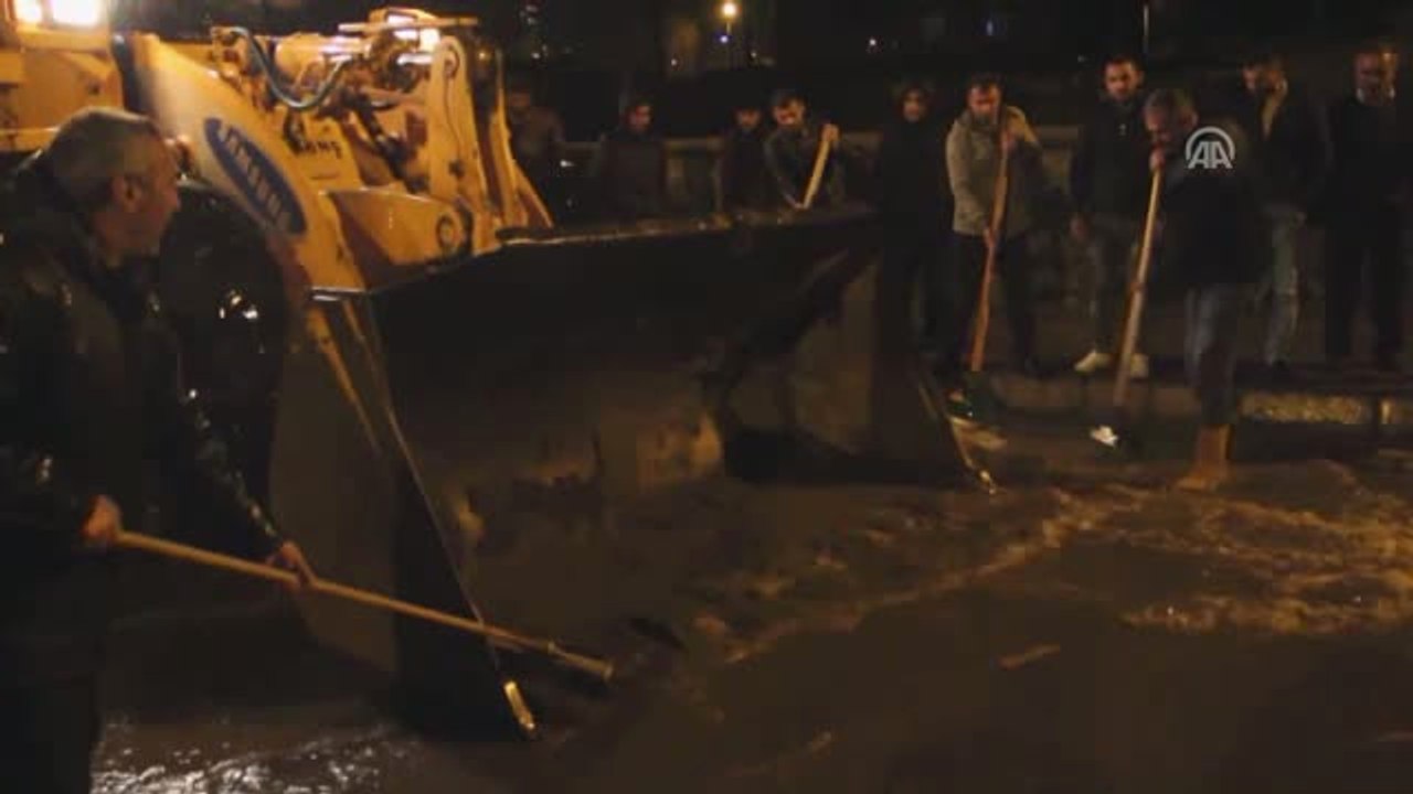 Güroymak'ta Şiddetli Yağış