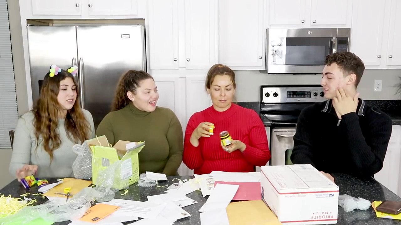 READING FAM MAIL!!! W/ AMEERAH, JAMILEH , CHARLIE, & JEDDAH NAVALUA!!! aka fan mail video