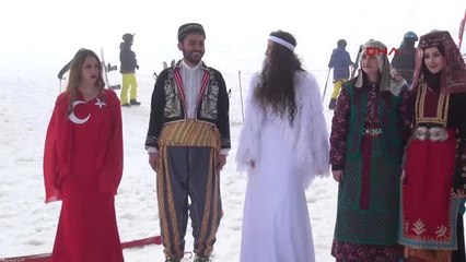 Kayseri Erciyes Dağında Kayaklı Defile