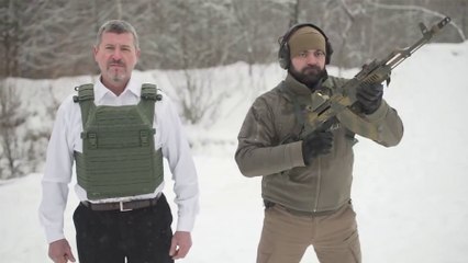 Il se fait tirer dessus au AK-12 pour prouver l’efficacité de son gilet par-balles