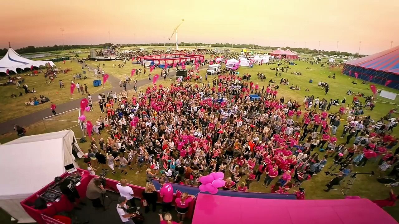 EF Summeranza 2015 feat. Charli XCX ‒ Campaign Site Video