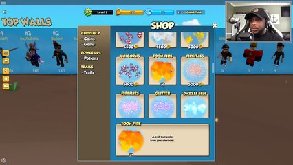 *NEW* DON'T GET CRUSHED BY A WALL IN ROBLOX! (Hole in the Wall)