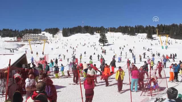 Uludağ'da Güneşli Havada Kayak Keyfi