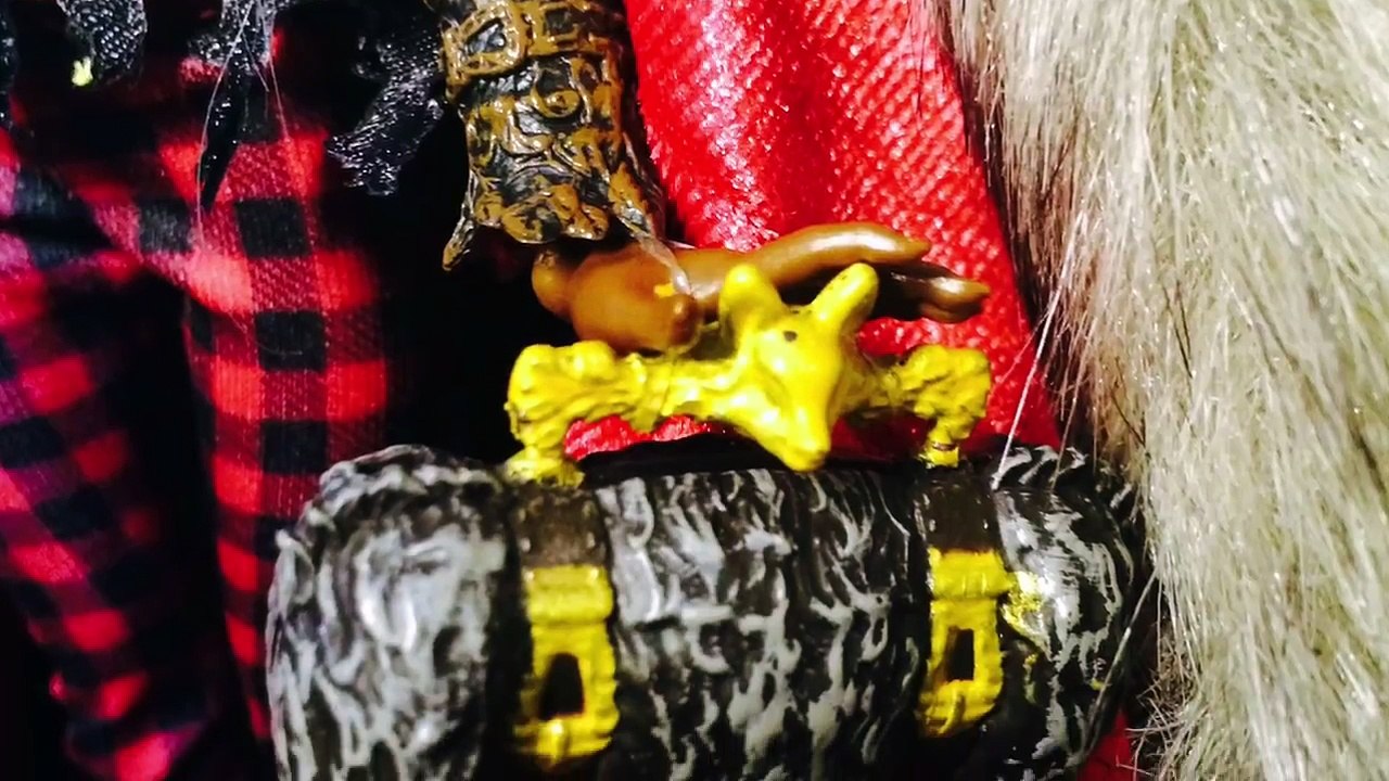 Ever After High Cerise Wolf Doll Review and Unboxing - SDCC new Exclusive