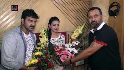 पवन सिह शादी के बाद पहली बार अक्षरा के साथ मीडीया से बात करते नज़र आए देखिए पूरा वीडियो