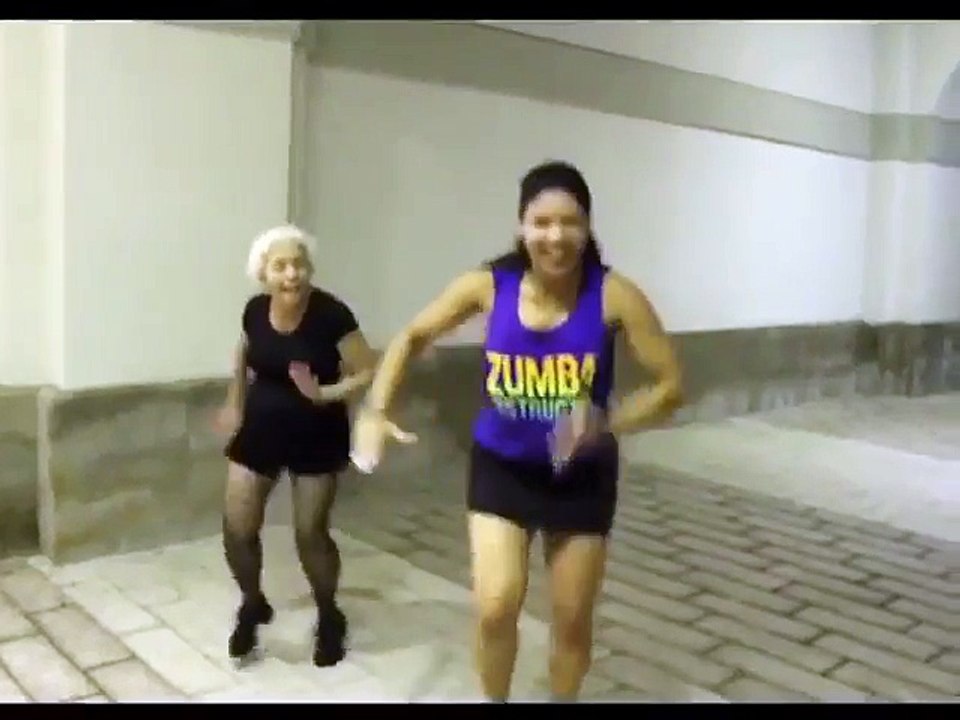 Mamie fait de la danse Zumba à 90 ans !