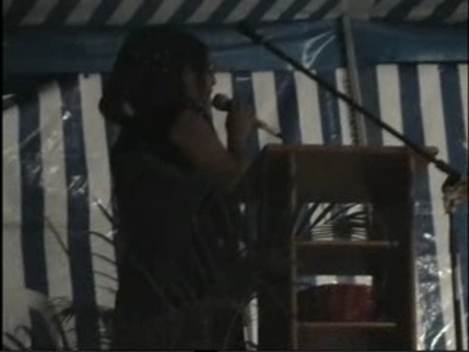 Herm cantando