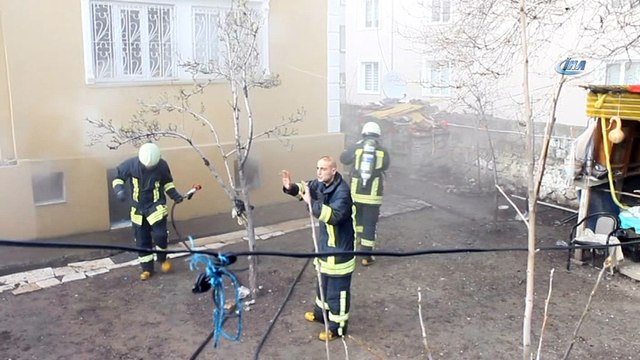 Bodrum katında çıkan yangın yürekleri ağza getirdi