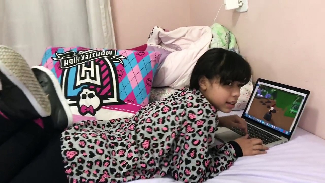 COISAS QUE TODA CRIANÇA FAZ - Emilly Loise