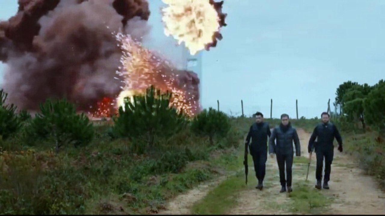 مراد علمدار يهرب من سجن الملك السامي مشهد اكشن ( وادي الذئاب الجزء التاسع