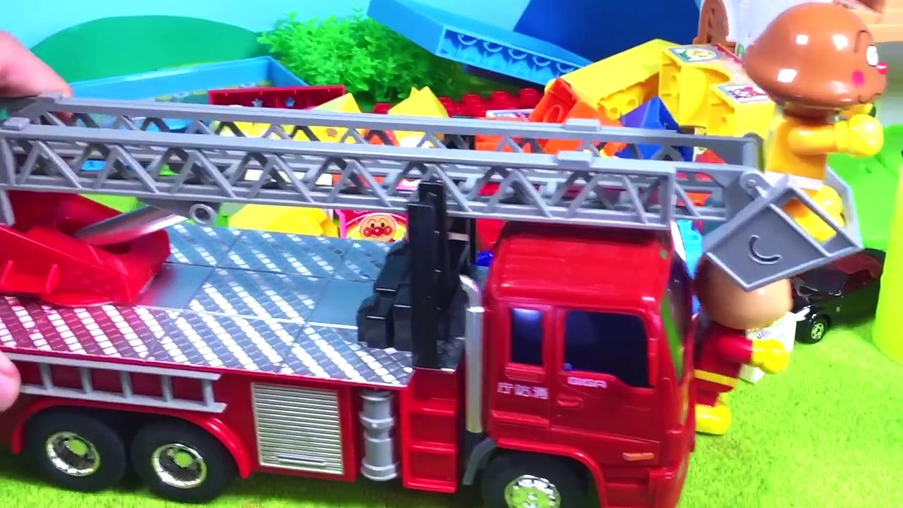 アンパンマン おもちゃ はたらくくるま 白バイ⭐消防車 救急車 パトカーたち緊急車両も登場！働く車がいっぱい❤️のりものあつまれ！子供向け アニメ