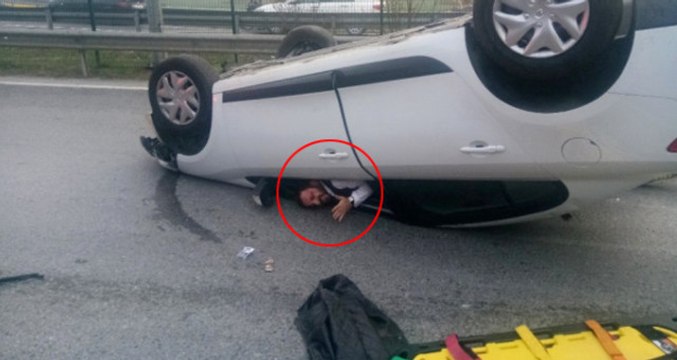 Bağdat Caddesi'nde Feci Kaza! Karşı Şeride Geçen Otomobil, Başka Bir Aracın Üzerinden Uçtu
