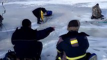 Cette partie de pêche sur lac gelé va tourner court et presque virer au drame