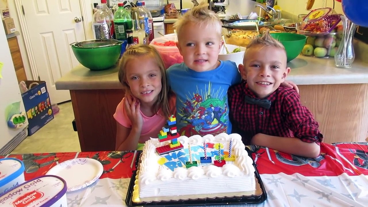 HILARIOUS BIRTHDAY PARTY PINATA FAIL! 4 YEAR OLD BIRTHDAY PARTY | DYCHES FAM