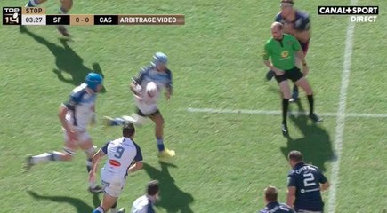 Alexandre Flanquart prend un carton jaune pour avoir percuté l'arbitre