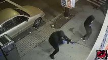 Deux hommes tirent au fusil d’assaut et au pistolet sur des clients d’une supérette