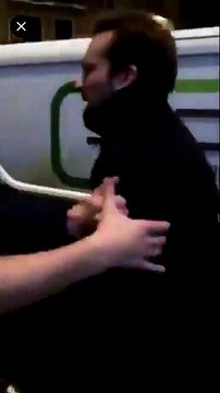 Espèce de nègre: de merde l'assistant parlementaire de Marine Lepen