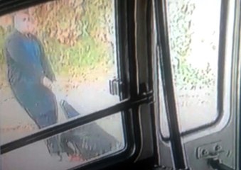 Cinsel Organını Kesip Öldürdü! Katilin, Cesedi Dereye Sürüklediği Anlar Minibüs Kamerasında