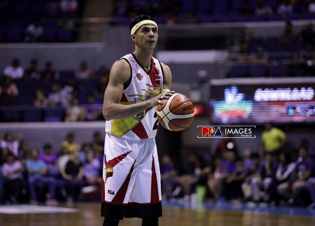 Santos overcomes a sluggish night... and a heckler in Semis Game 2