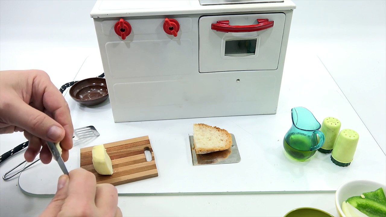 Little Lady Vintage Kids Toy Oven Cooking A Miniature Omelet