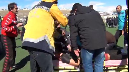 Genç Futbolcunun Dili Boğazına Kaçtı