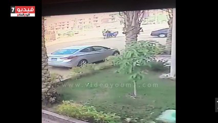 قارئ يشارك بفيديو لسرقة غطاء بالوعة صرف بمنطقة البنفسج فى التجمع الأول