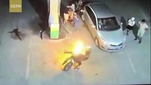 Gas station worker puts out motorcycle fire after owner takes flight in E. China