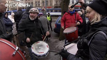 Riga: in piazza per difendere le scuole russe