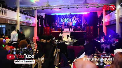 PAPII KOCHA AMKAMATIA KIMAHABA WOLPER KATIKA  LIVE PERFOMANCE YA WIMBO WA SEYA