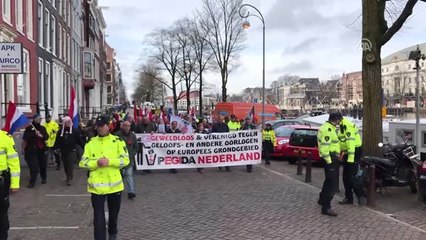 Hollanda'da Irkçı Pegıda Yürüyüşü