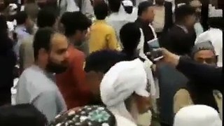 Nawaz Sharif Ko Joota Maar Diya Gaya  Shoe Attack