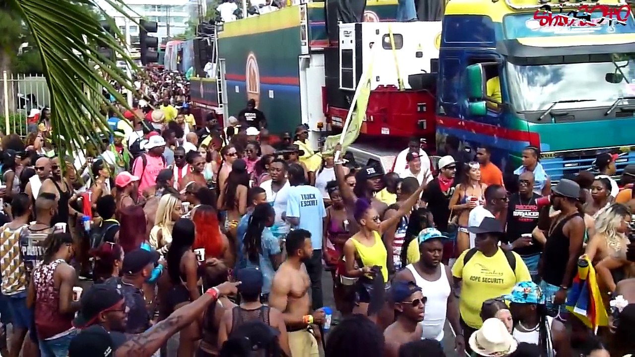 Trinidad Carnival Monday 2017 - Clip 2 (Fantasy and Entice Mas Bands)
