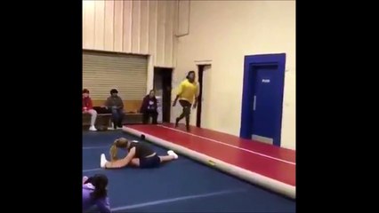 Si il avait voulu le faire il n'aurait pas réussi... Trick involontaire incroyable