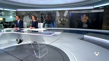 Gritos e insultos contra la novia del padre de Gabriel frente a la comisaría donde permanece detenida