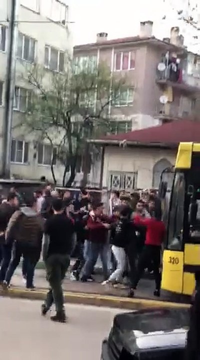 Suriyeliler halk otobüsüne saldırdı - BURSA