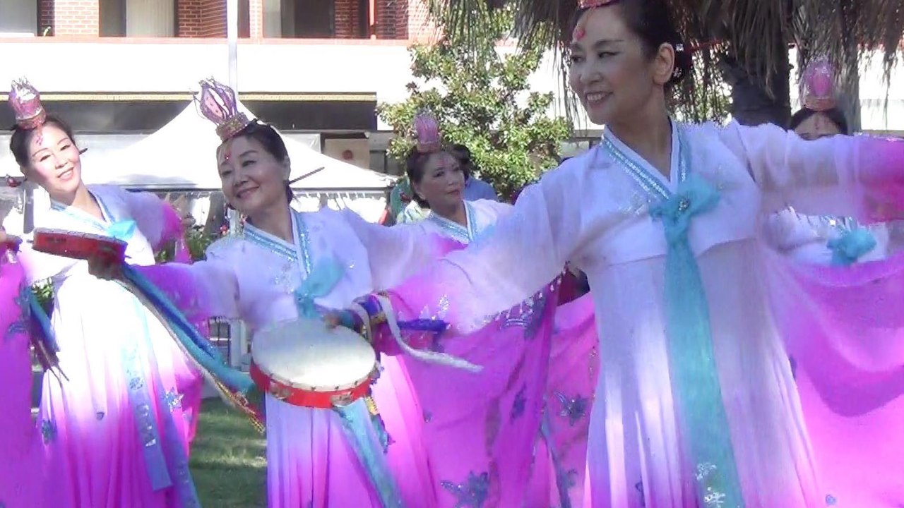 ParMas 18.06 Traditional Chinese Dancers Hua Xing, Belly Dances