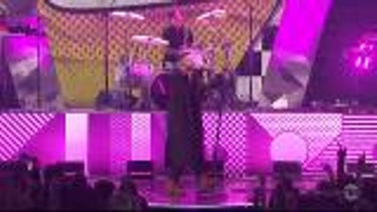 Maroon 5 Sings 'Wait' at iHeartRadio Music Awards