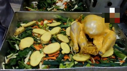 ديك رومي مع حشوة خبز التوست والكستنا والاعشاب العطرية وصوص الجريفي