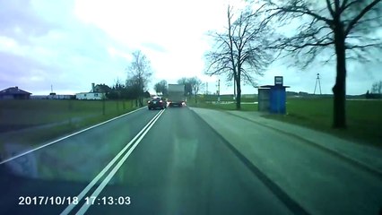 Surpris par la police en train de doubler sur une ligne blanche !