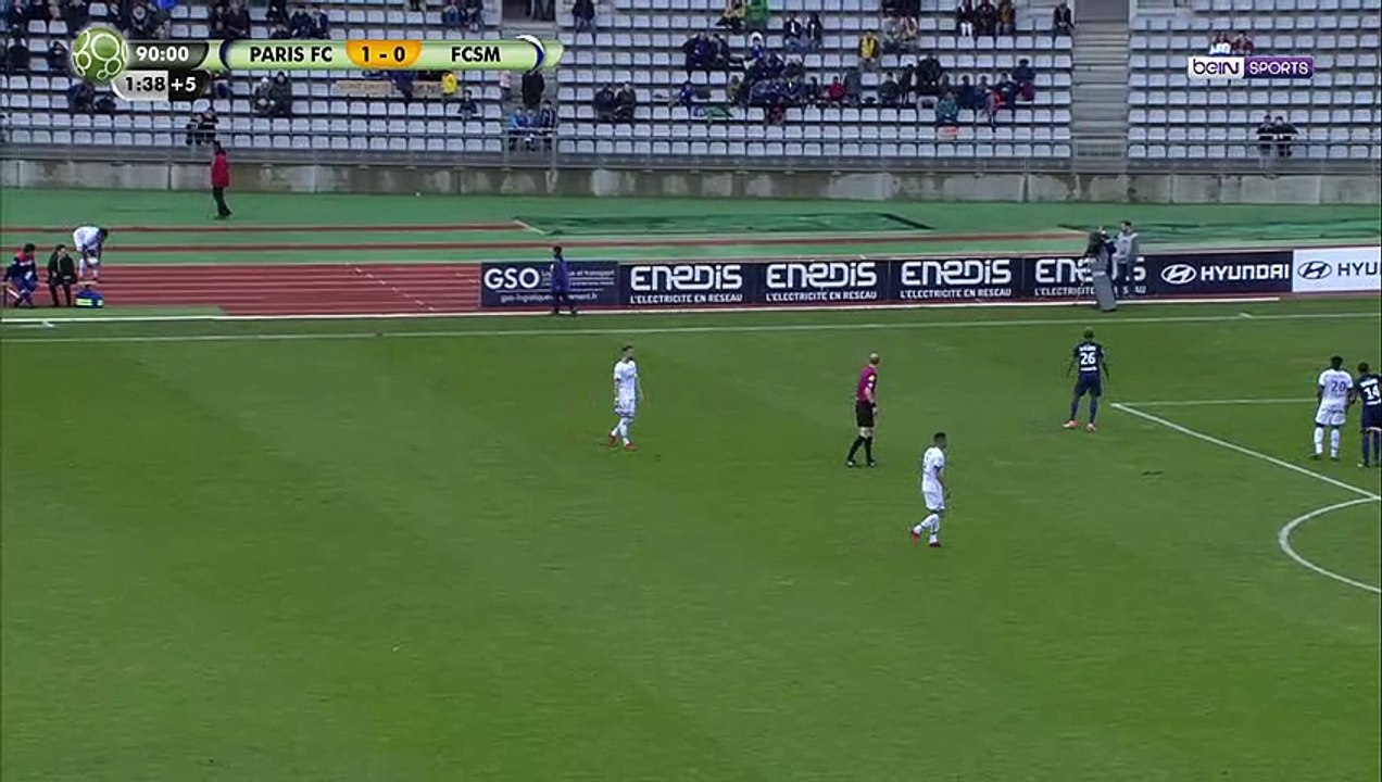 La touche acrobatique d'un joueur de football